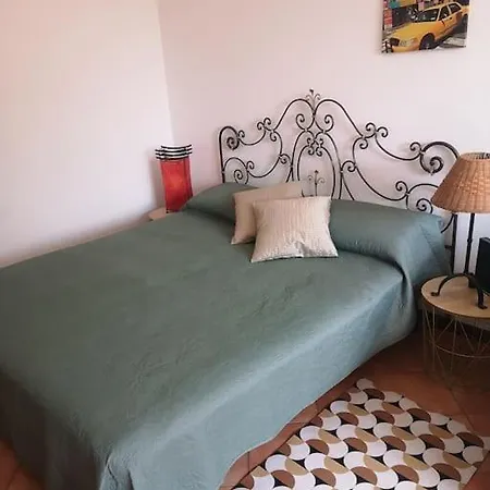 Cozy Flat Near Βενετία